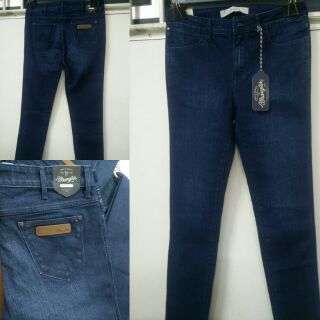 W726D104 สียีนส์เข้ม
WRANGLER (หญิง)