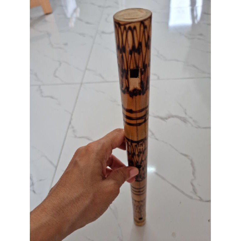 ขลุ่ยทำจากไม้ไผ่ลวกมีลายสวยงาม ใช้งานได้จริง