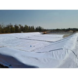 น้ำหนัก 150, 200 กรัม หน้ากว้าง 4 เมตร. แผ่นใยสังเคราะห์ GEOTEXTILE **สีขาว** ตัดแบ่ง
