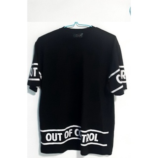 เสื้อคอกลมลายพิมพ์-Out-of-contron/มือสอง2/แบรดน์-Cove/size-M