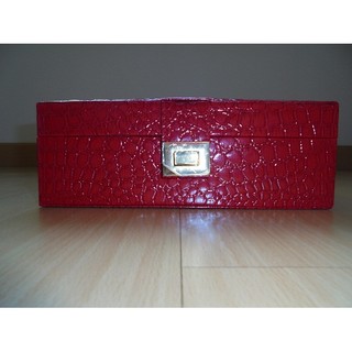 กระเป๋าเครื่องสำอางค์ Elizabeth Arden กล่องสีแดง พร้อมส่ง