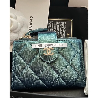 33500 RARE CHANEL 22P CARD HOLDER Iridescent Green/Blue holo 319 ชาเนล ชาแนล กระเป๋าใส่บัตร กระเป๋าใส่การ์ด กระเป๋าชา