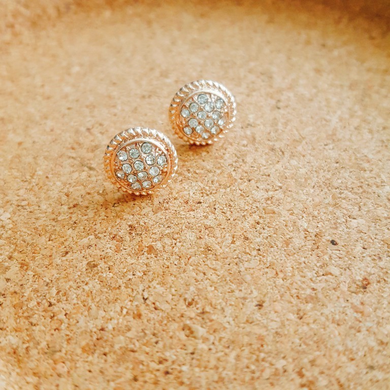 ต่างหู pave diamond round