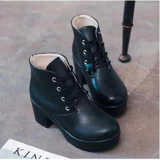 พรีออเดอร์-รองเท้าบูท Sz.35-45 (ขาว,ดำ) ส้นสูง7cm/2.8นิ้ว (CS428)
