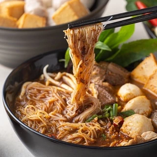 จั๊บจั๊บ ก๋วยเตี๋ยวเรือ เส้นหมี่ 110g | 6 ซอง | ซุปแดงเข้ม เส้นไม่ทอด Halal