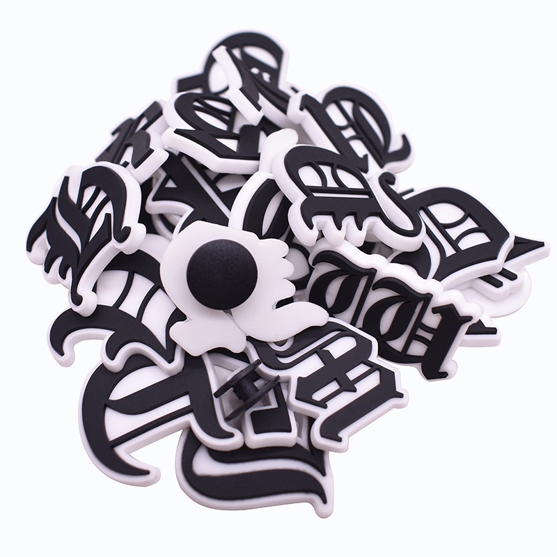Crocs Jibbitz Pins 26 ตัวอักษร AZ ตัวอักษรกรีก DIY รองเท้าปุ่มเสน่ห์