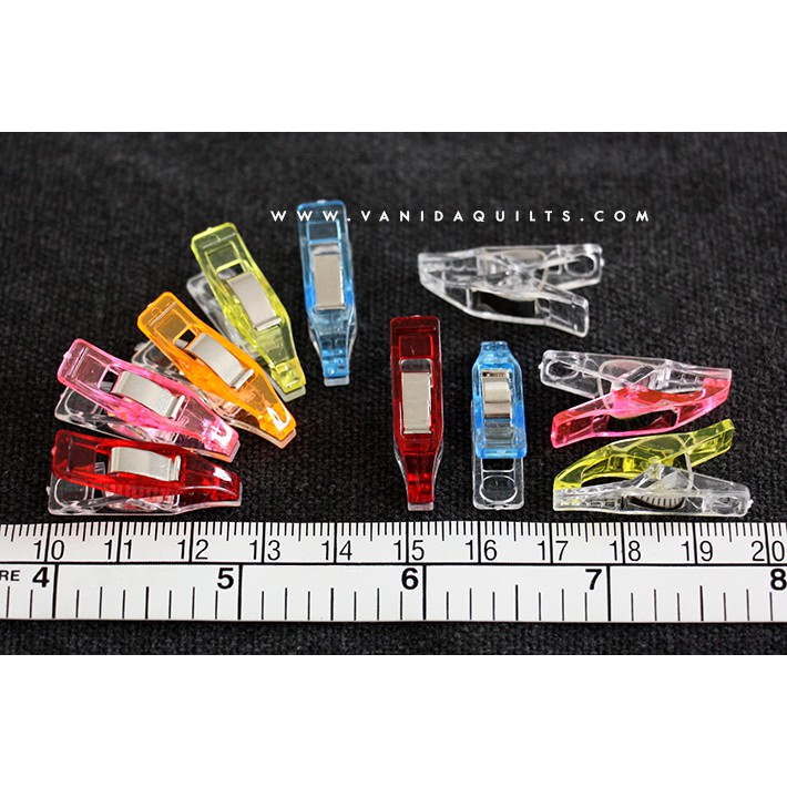 ที่หนีบผ้า คลิปหนีบผ้างานควิลท์ งานผ้า หรืองาน DIY ขนาดจิ๋ว 2.7 x 0.7 cm คละสี แพคละ 10 ชิ้น (รหัส j