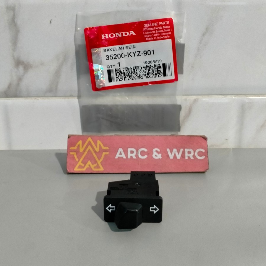 TOMBOL Honda Beat FI Blade Spacy FI Vario 125 FI สวิตช์ปุ่มไฟเลี้ยว // 35200KYZ901