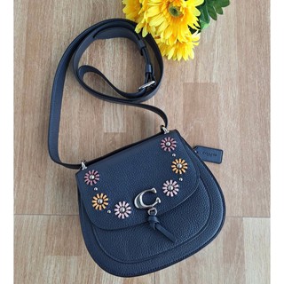 (ผ่อน0%) กระเป๋าสะพายข้าง REMI SADDLE BAG WITH WHIPSTITCH DAISY APPLIQUE (COACH 1331) หนังแท้ สีกรมท่า ปักดอกไม้