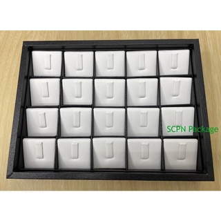 ถาดโชว์แหวน 20 ช่องสีขาวขอบดำ( 15.5ซมx20.5ซมx2.5ซม.)(กว้างxยาวxสูง)