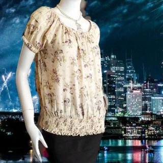 blouse CPS (chaps) เสื้อเบล้าซ์ vintage style ลายดอก สีวินเทจครีม จั๊มแขน คอ เอว มีปักลูกไม้ size S