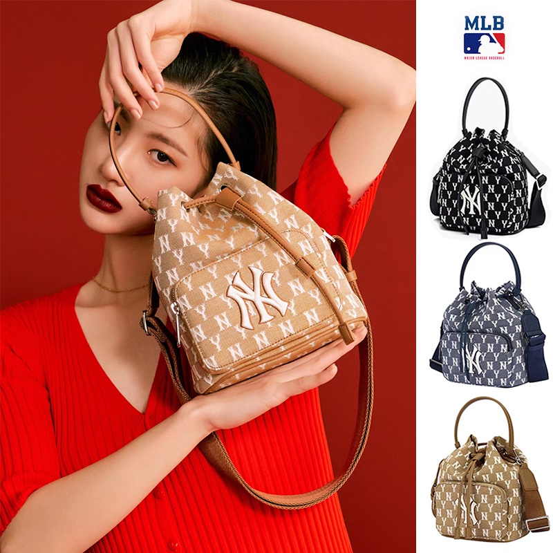 (จัดส่งตลอด 24 ชม)กระเป๋า MLB แท้ กระเป๋าทรงถัง ผ้าใบ ปรับสายได้ NY UNISEX CURVED CAPNY NEW YORK YANKEE JACQUARD