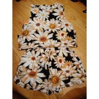 เสื้อกางเกงเข้าชุด ลายดอกไม้
