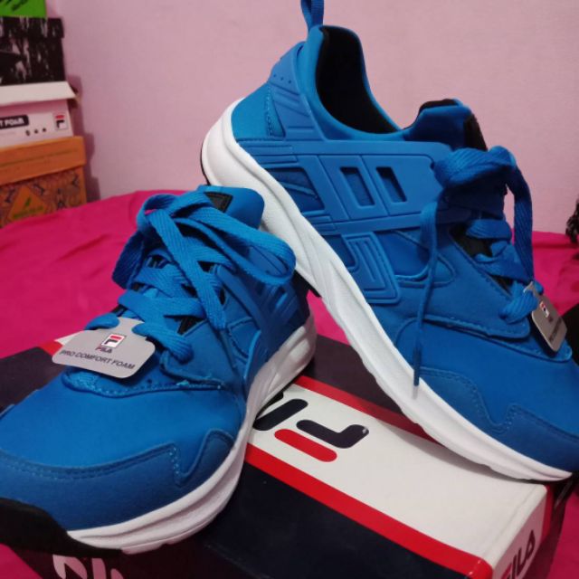 รองท้า fila ของแท้  ซื้อมา 2500 บาท ลดเหลือ 1100 บาท