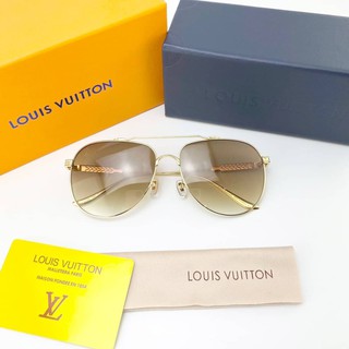 LOUIS VUITTON LV LOGO SUNGLASSES แว่นตากันแดด แฟชั่น แบรนด์เนม หลุยส์วิตตอง ด้านข้างมีโลโก้ ตัวหนังสือ LV กันแดด uv400