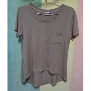 เสื้อยืด TOPSHOP อก36-40สีน้ำตาลโอวัลติล ทรงหน้าสั้นหลังยาว ผ้านิ่มมาก แถมจัดส่งฟรีค่ะ