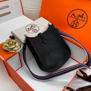 กระเป๋าสะพาย evelyne Size 17 cm