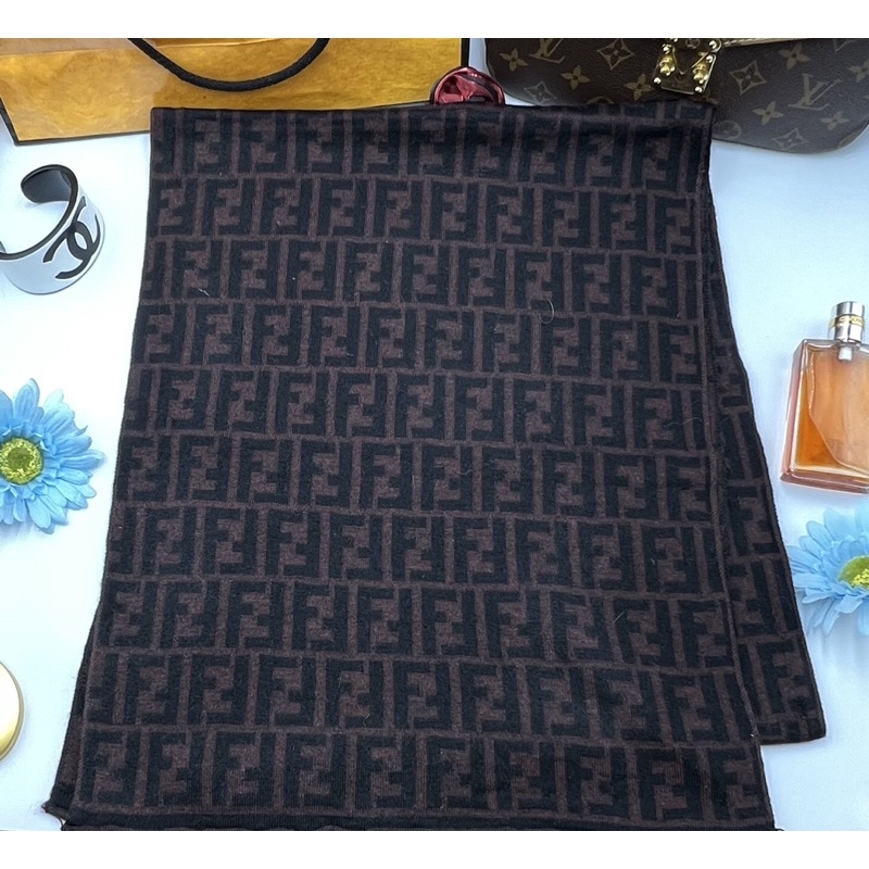 ผ้าพันคอ vintage Fendi Monogram Scarf Italian Made Black Brown with Tack FENDI made in Italy แท้มือสองสวยมากก