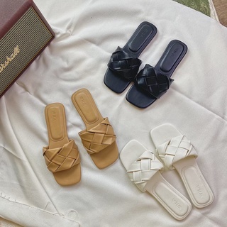 Soko sandals รองเท้าแตะสวม พร้อมส่ง กดสั่งได้เลยค่ะ (Wila shoes)