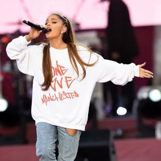 เสื้อกันหนาว มีฮู้ด พิมพ์ลายตัวอักษร Ariana Grande One Love Manchester ให้ความอบอุ่น แฟชั่นฤดูหนาว สําหรับผู้หญิง