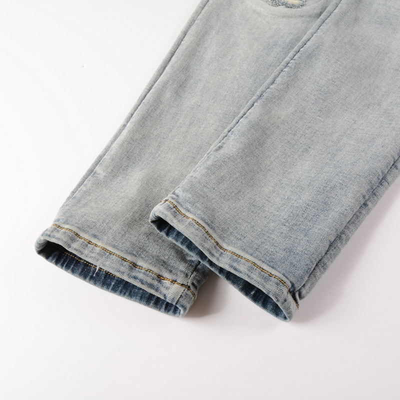 amiri กางเกงยีนส์ผู้ชายย้อนยุคใหม่สีฟ้าอ่อน ripped patch ปักตัวอักษร street style ราคา ถูกที่สุด ดีลบีเคเค แกลเลอรีภาพที่ 8
