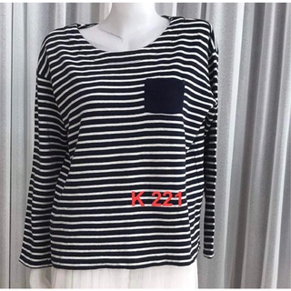 K221 แฟชั่นเกาหลี เสื้อกันหนาวแขนยาว ผ้าสำลีหนานุ่มใส่สบาย ลายทาง  มีกระเป๋าด้ายหน้า ทรงโอเวอร์ไซส์  พร้อมส่ง