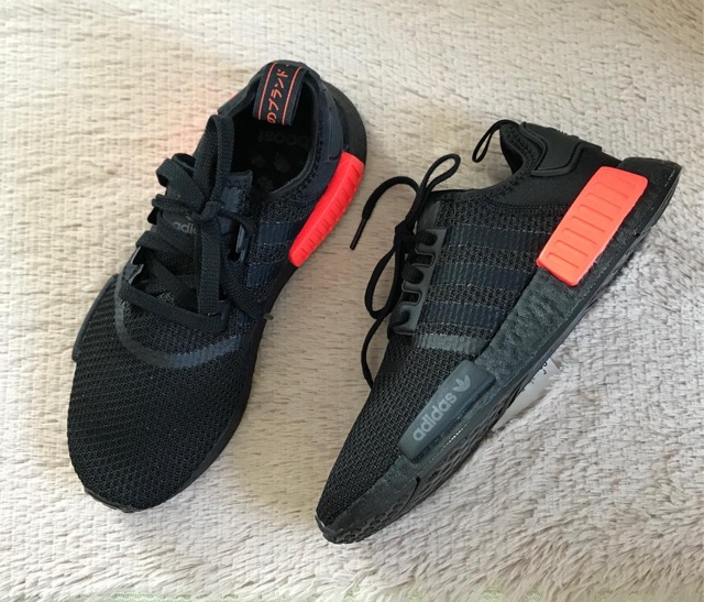 🌟New🌟Adidas NMD R1 สีดำ ปลั๊กแดง