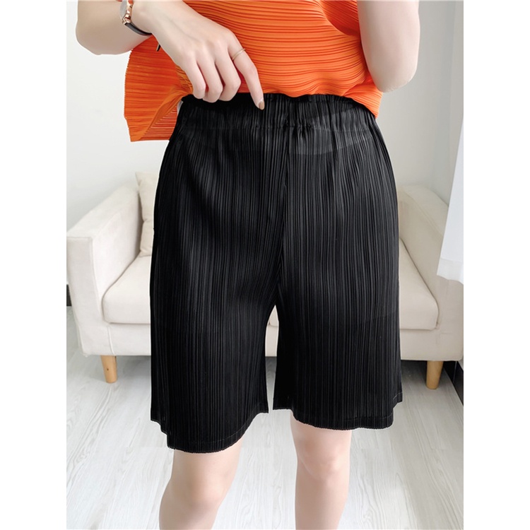Elastic Waist Pleated Shorts
