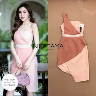 ป้าย NITTAYA  : เดรสเปิดไหล่หนึ่งข้าง สีอ่อนๆ ทรงเข้ารูปพอดีตัว