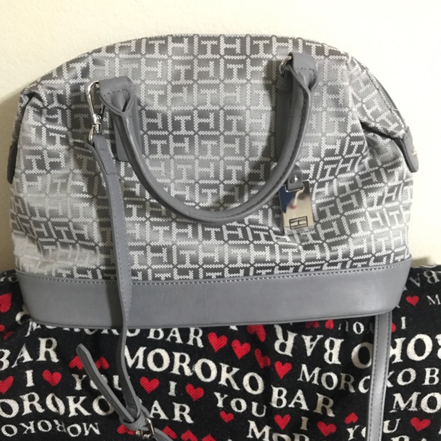 Tommy Hifiger Bowler กระเป๋าถือสีเทา
