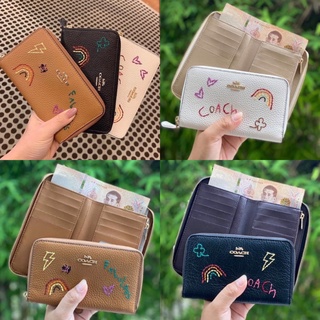 🎀 (สด-ผ่อน) กระเป๋าสตางค์ ใบกลางสีขาว COACH C8309 C9104 C9105 MEDIUM ID ZIP WALLET WITH DIARY EMBROIDERY