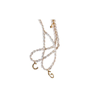 whisper.ring - My Pearl Necklace สร้อยมุกทะเลน้ำจืดแท้ มุกล้วนทั้งเส้น จี้ตัวอักษรพิมพ์ใหญ่ จี้ชุบทองคำ 14k ปรับความยาว