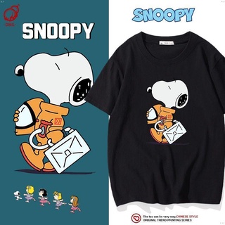 [S-5XL]เสื้อยืดแขนสั้น ผ้าฝ้ายแท้ พิมพ์ลายการ์ตูน SNOOPY อินเทรนด์สําหรับผู้ชาย