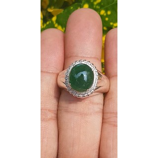 แหวนหยก 翡翠戒指 (Jadeite ring) 3.42 กะรัต (Cts.) ดิบ ไม่ผ่านการปรับปรุง (Type A) พม่า (Myanmar)