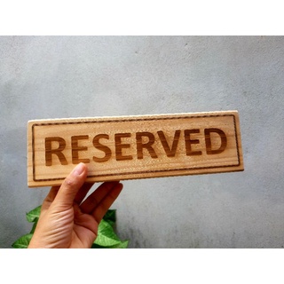 ป้ายจองโต๊ะ ป้าย RESERVED ป้ายตั้งโต๊ะ ป้ายไม้สลักชื่อ เลเซอร์ทั้ง2ด้าน ทำจากไม้สน มีให้เลือก3ขนาด เล็ก,กลางและใหญ่