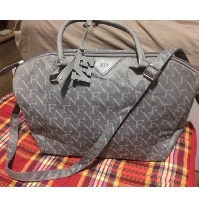 กระเป๋าสะพายข้างFN