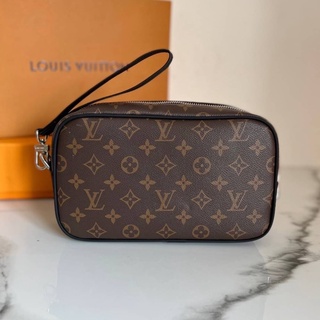 กระเป๋า Louis Vuitton LV Men Kasai Clutch ( เป็นกระเป๋าครอสที่มีสายคล้องมือสามารถถอดออกได้ ) 💛