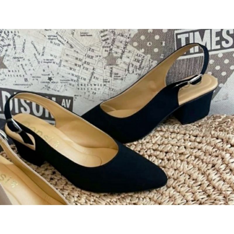 รองเท้าคัทชู Size  36-45  ส้นสูง 2 นิ้ว แบบเปิดหลัง หนังนิ่ม งานเนียบ สีสวย มีสีดำ สีครีม สวยหรู พร้อมส่งคะ