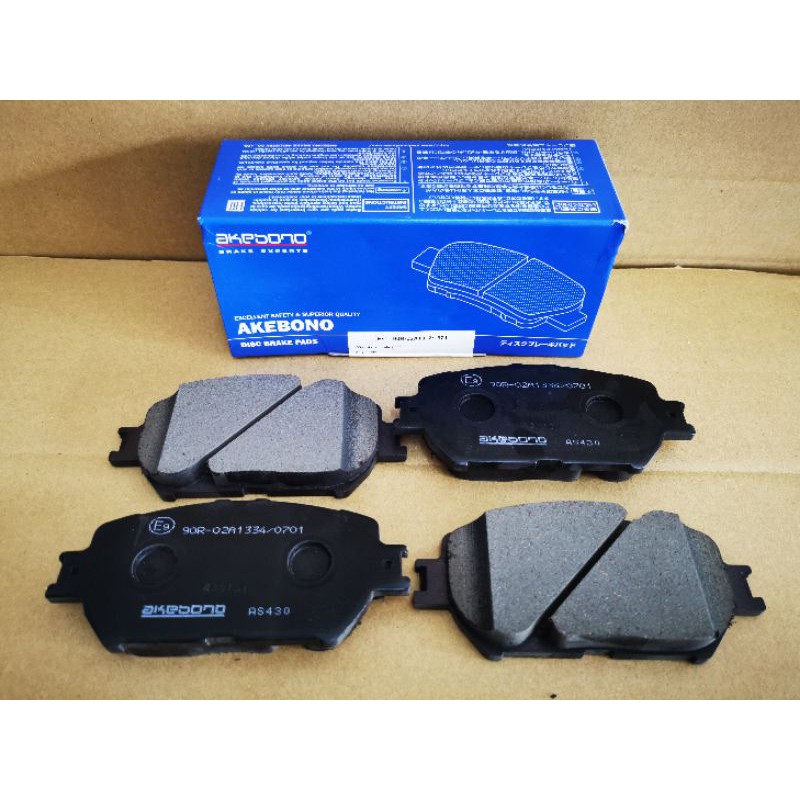 ผ้าเบรค Akebono Japan หน้า Toyota Wish (ZNE10) Camry (ACV30)