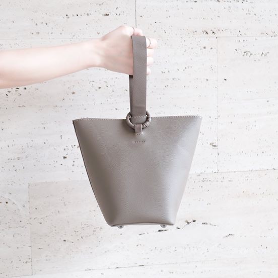 Whyte Sunday กระเป๋า รุ่น Sunday Bucket สี MUD