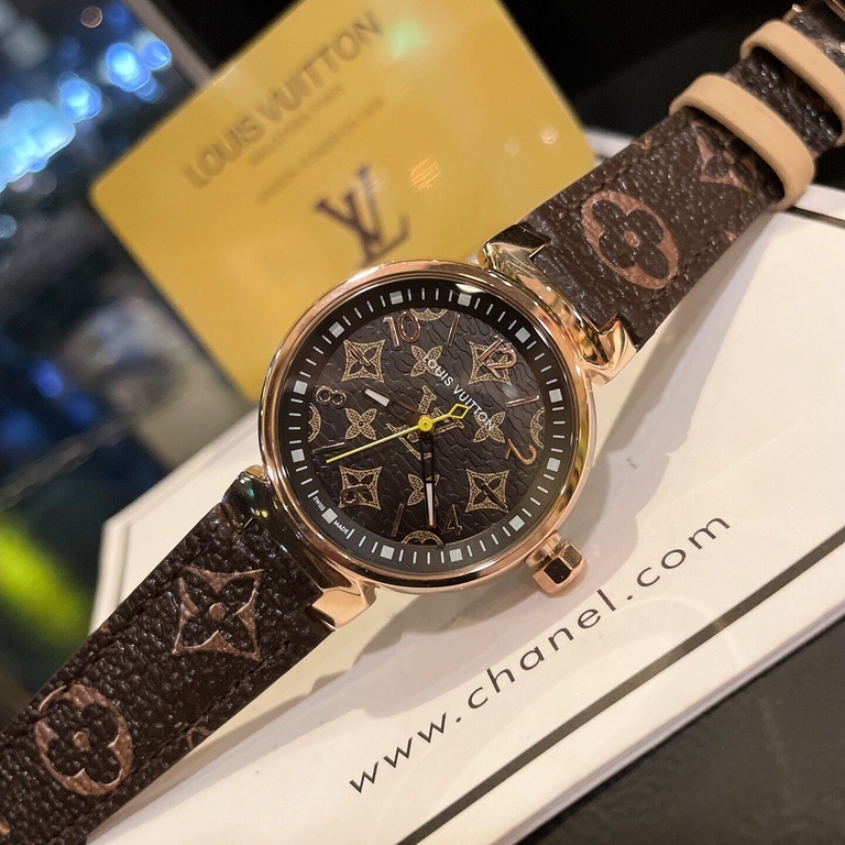Louis Vuitton นาฬิกาเก่า กรณีคลาสสิกและสายรัด อารมณ์ต่ำที่สำคัญ ด้านหลังของนาฬิกาเป็นโลโก้ตัวอักษรที่ละเอียดอ่อนมาก