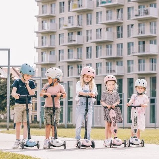 Scoot And Ride Highway Helmet หมวกกันน็อคเด็ก สำหรับเล่น Scooter สวมใส่ง่าย มาพร้อมไฟ Led 3 ระดับ