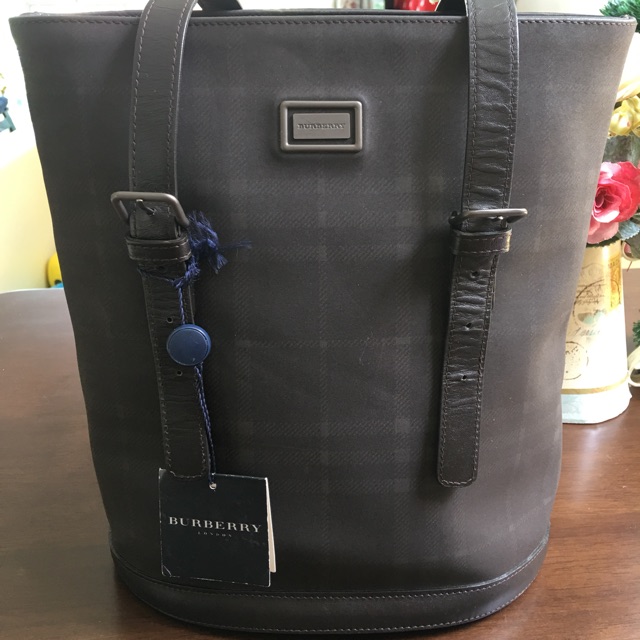 กระเป๋าBURBERRY ทรงบัคเก็ต สภาพมือสอง พร้อมใช้งาน