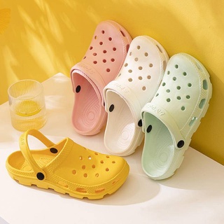 【🎁Ooyoudo】ใหม่ แตะแพลตฟอร์ม crocs ส้นแบน สําหรับผู้หญิง 2022【แตะผู้หญิง jibbitz อุปกรณ์เสริม】