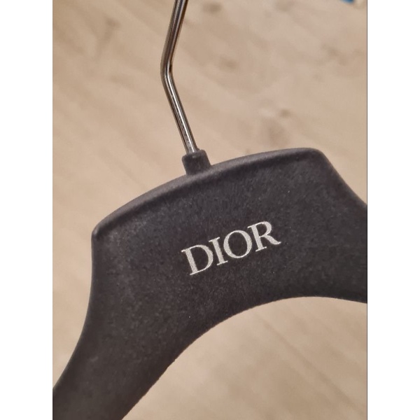 ไม้แขวนเสื้อ dior ของแท้