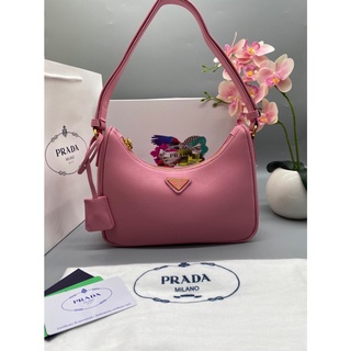 กระเป๋า prada   size 23 cm ออริหนังแท้สวยมาก