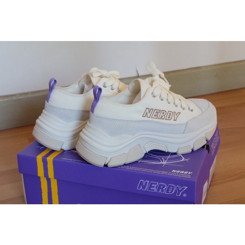 รองเท้า Nerdy สีขาว size 245