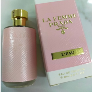 9ml Prada La Femme Leau EDT Top Notes: Mandarin Orange Frangipani Heart Notes: Tuberose Ylang-ylang Base Woody น้ำหอม