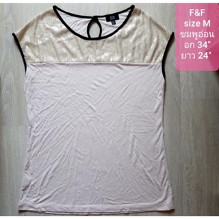 เสื้อ F&amp;F size M สีชมพูอ่อน มีแต่งด้านบนตามภาพ สภาพยังสวยๆ ผ้านุ่มๆ ใส่สบายๆ