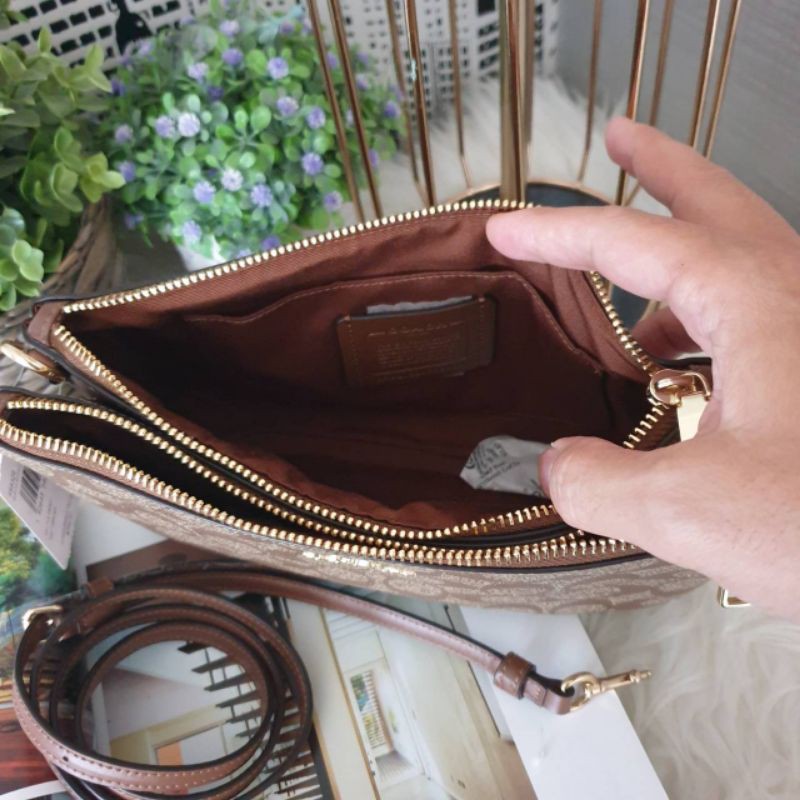 🎀 (สด-ผ่อน) ครอสบอดี้ 2 ซิป สีน้ำตาลลายซี 9 นิ้ว COACH #F58328 🎀 (สด-ผ่อน) ครอสบอดี้ 2 ซิป สีน้ำตาลลายซี 9 นิ้ว COACH #F58328